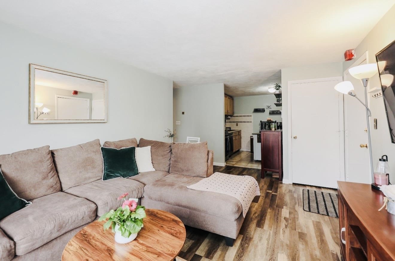 35 Andrew Street, Unit 30 Manchester, NH 03104 - Photo 3 of 26