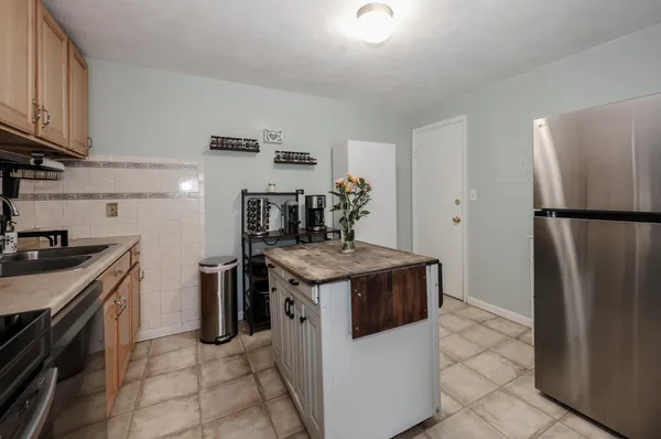 $250,000 | 35 Andrew Street, Unit 30, Manchester, NH 03104