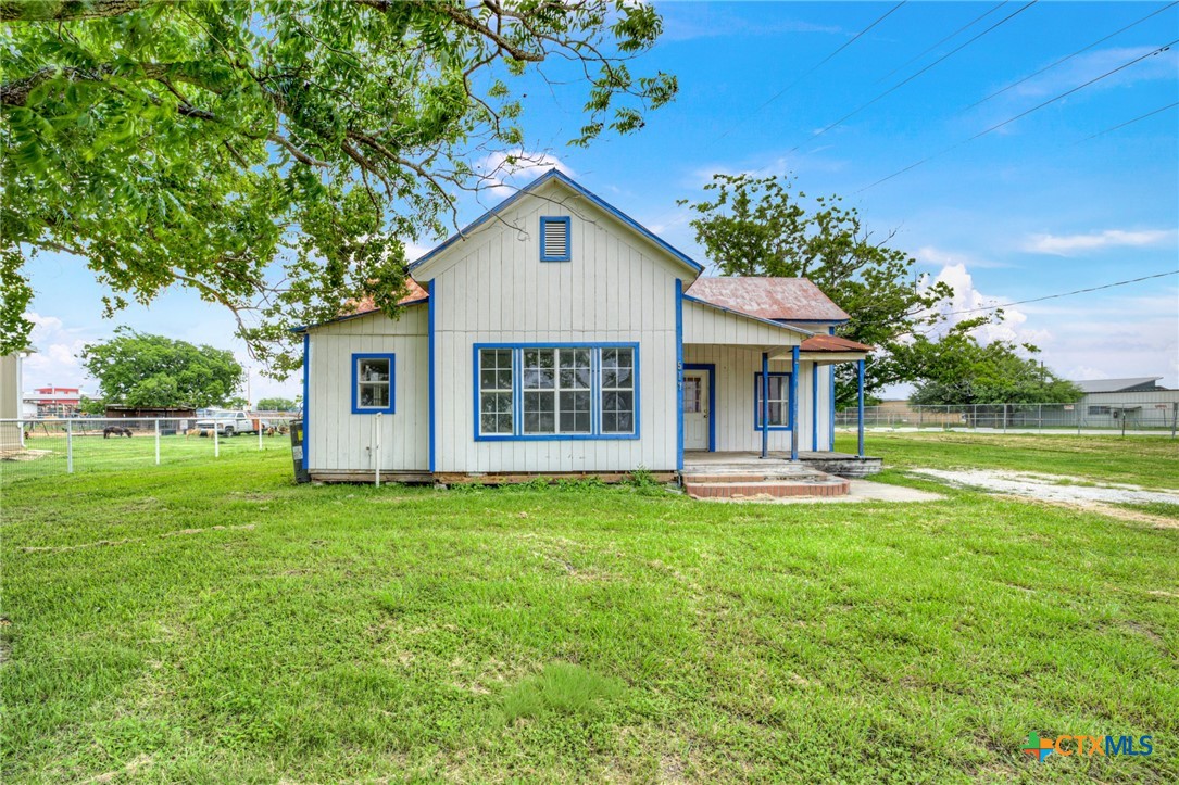 517 South Center Street Marion, TX 78124 - Photo 2 of 21