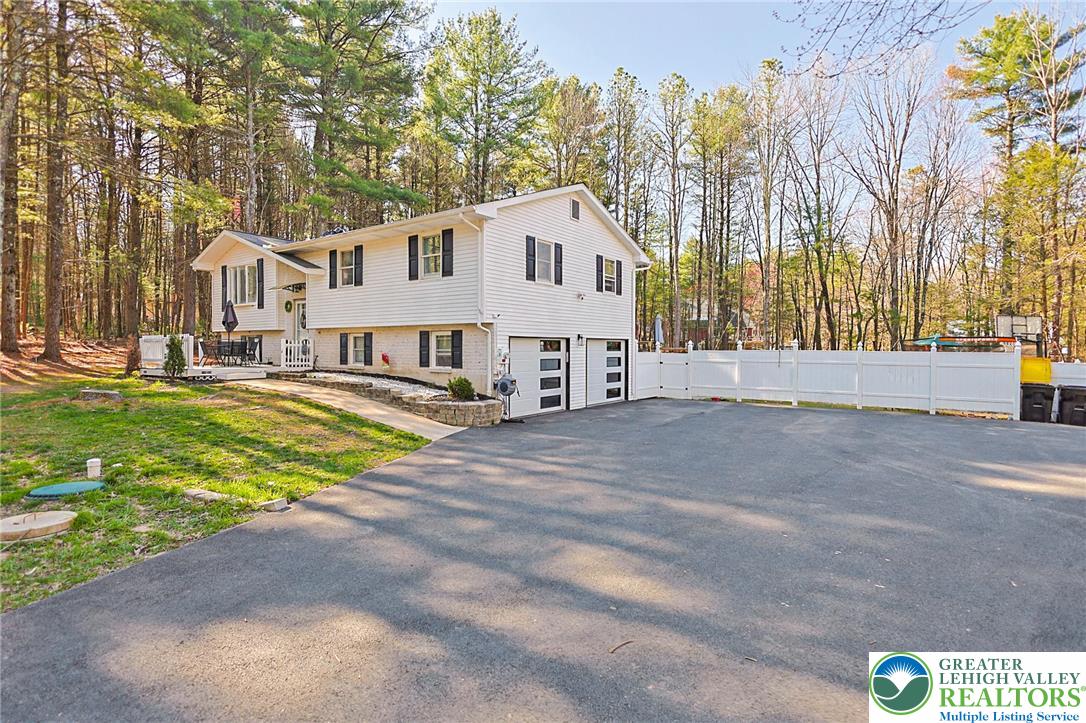 268 Turkey Ridge Drive Kunkletown, PA 18058 - Photo 2 of 34