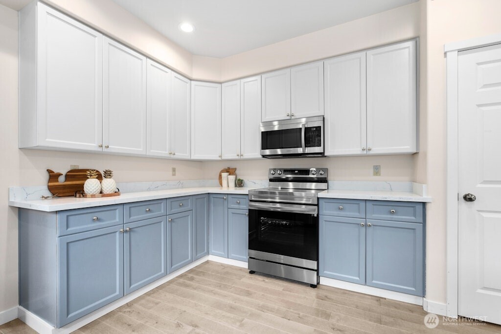 1807 Northeast 26th Place Renton, WA 98056 - Photo 18 of 38 a kitchen with stainless steel appliances granite countertop a stove and a sink