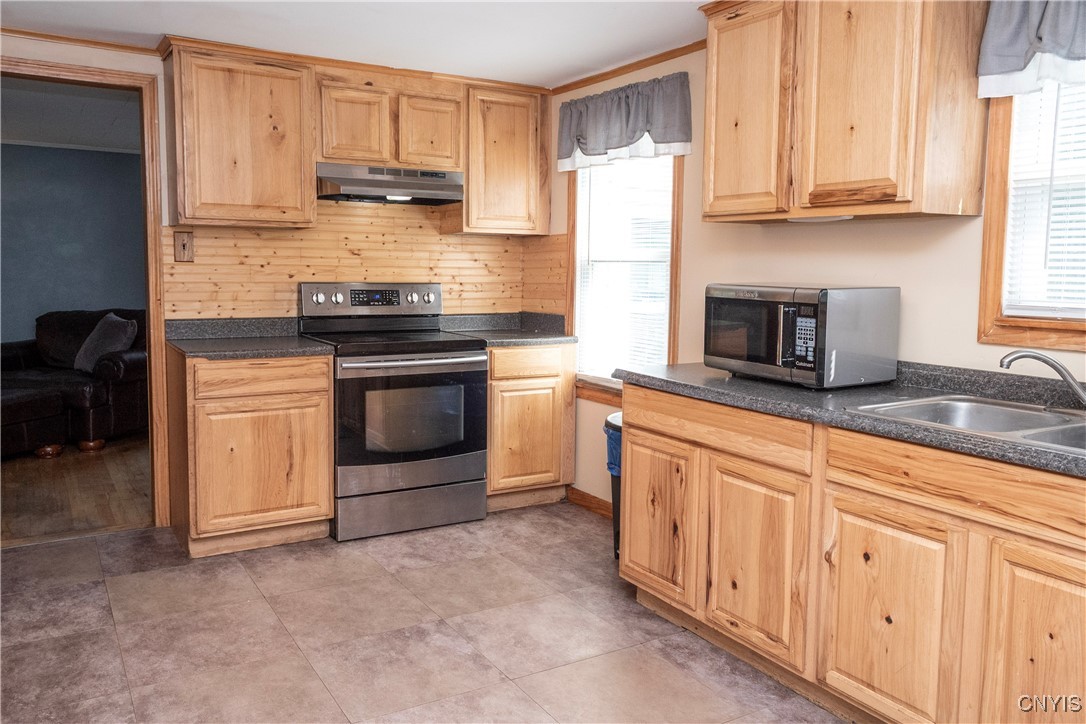 421 Spruce Street Utica, NY 13502 - Photo 11 of 47