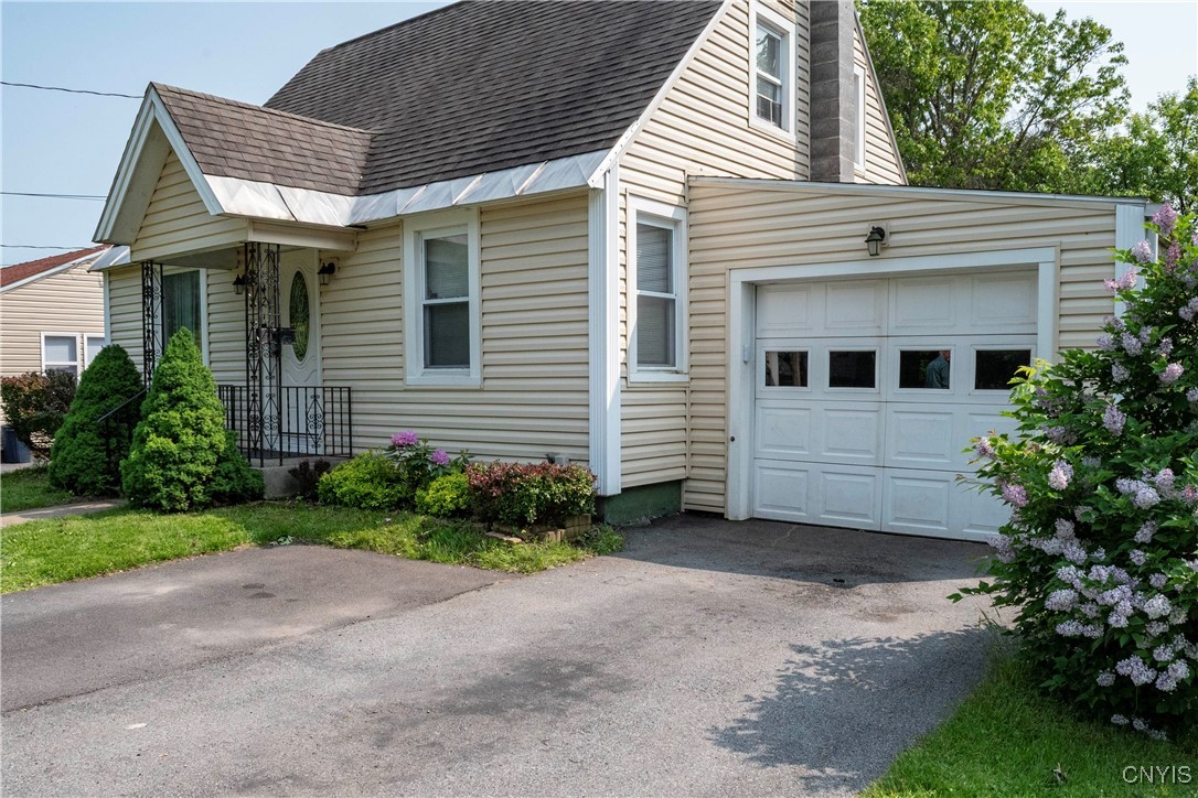 421 Spruce Street Utica, NY 13502 - Photo 2 of 47