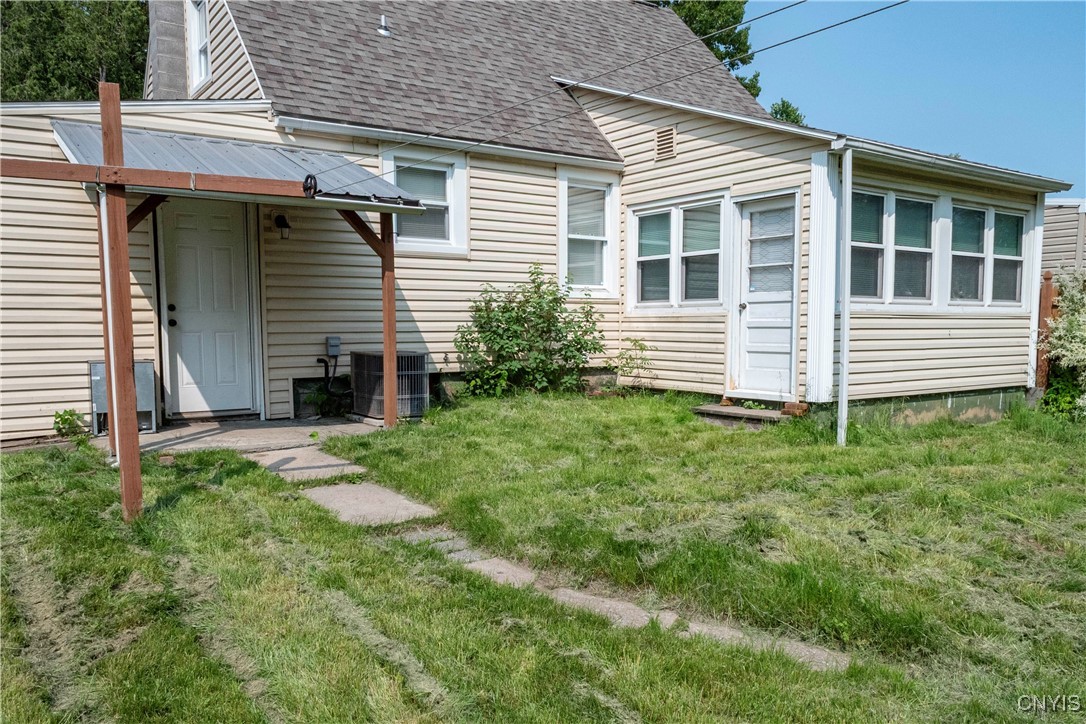 421 Spruce Street Utica, NY 13502 - Photo 3 of 47