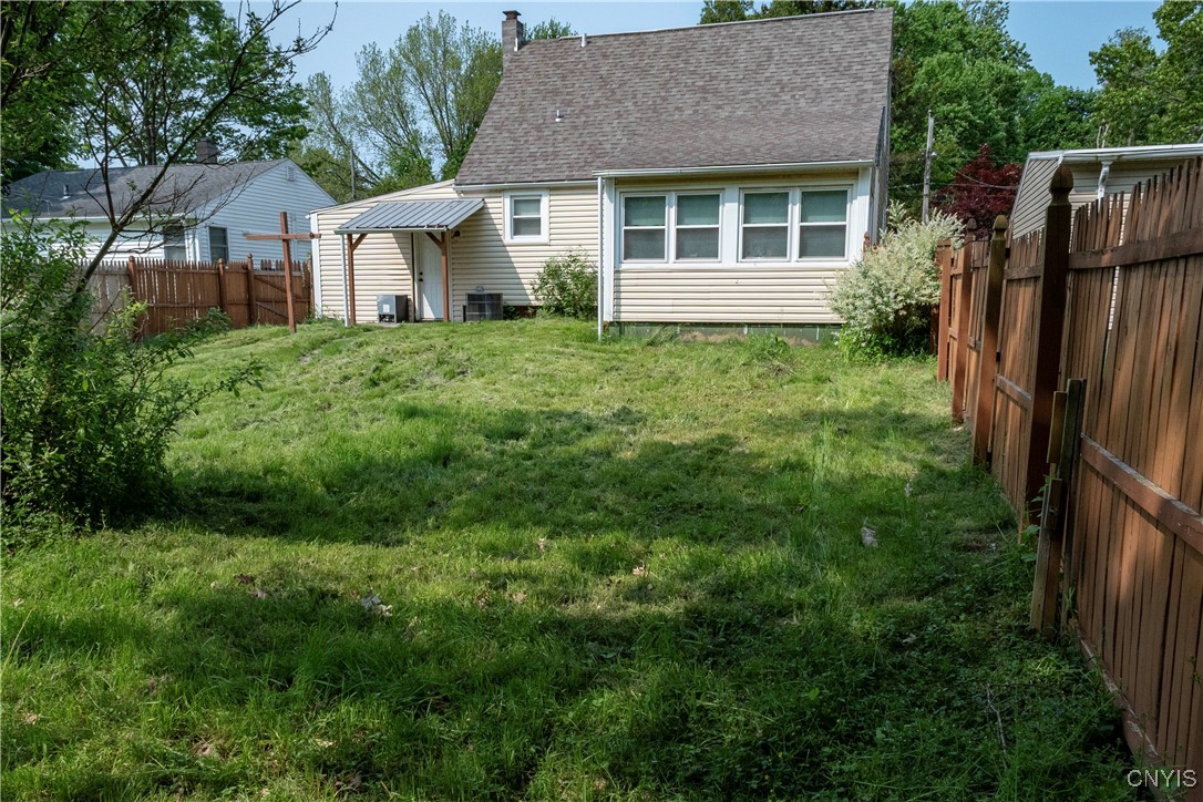 421 Spruce Street Utica, NY 13502 - Photo 6 of 47