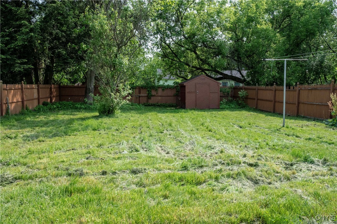 421 Spruce Street Utica, NY 13502 - Photo 8 of 47