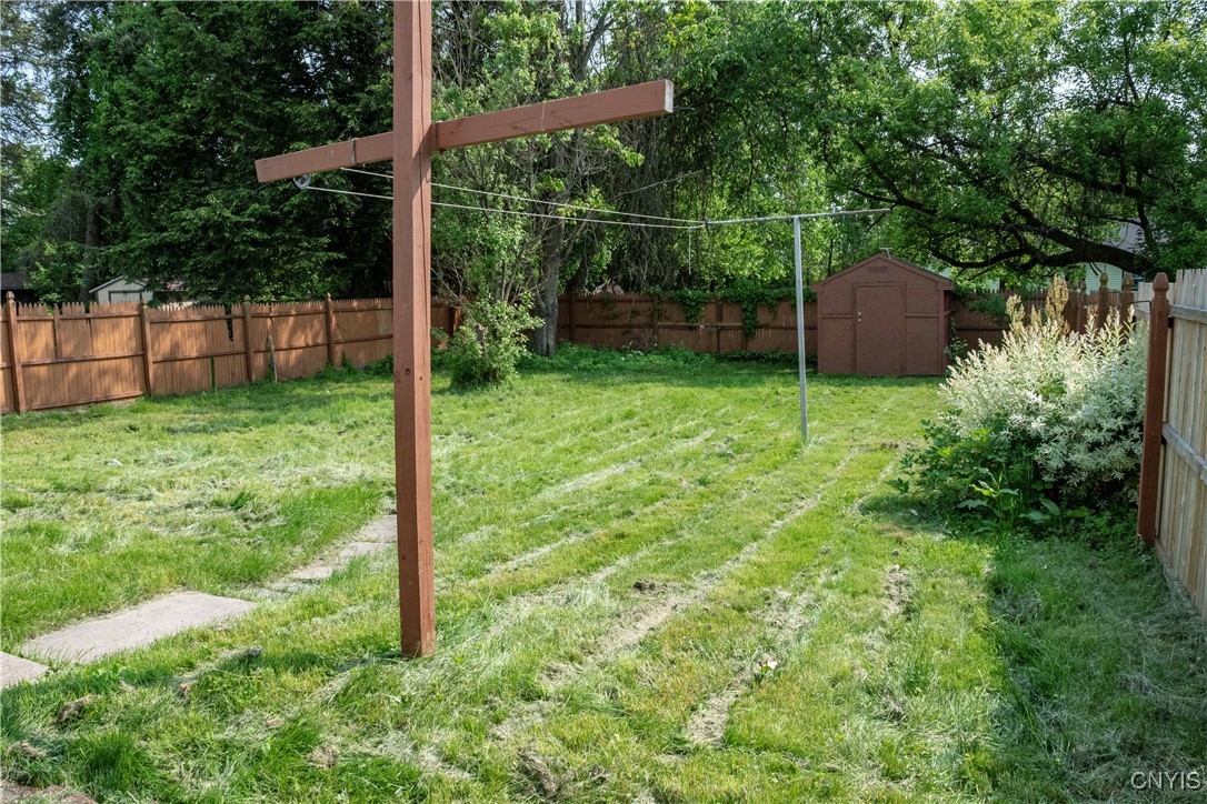 421 Spruce Street Utica, NY 13502 - Photo 10 of 47