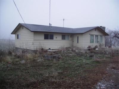 241 Liberty Road Granger, WA 98932 - Photo 1 of 6 a front view of a house with garden