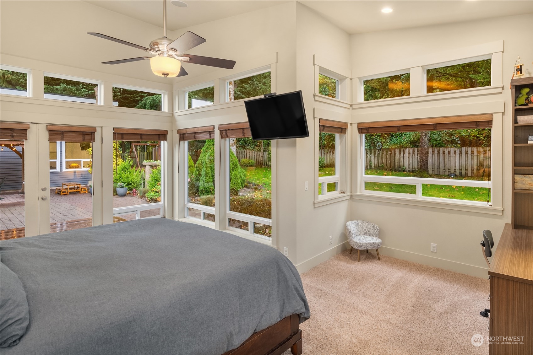 20 Cascade Key Bellevue, WA 98006 - Photo 11 of 38 a living room with a bed furniture and a large window