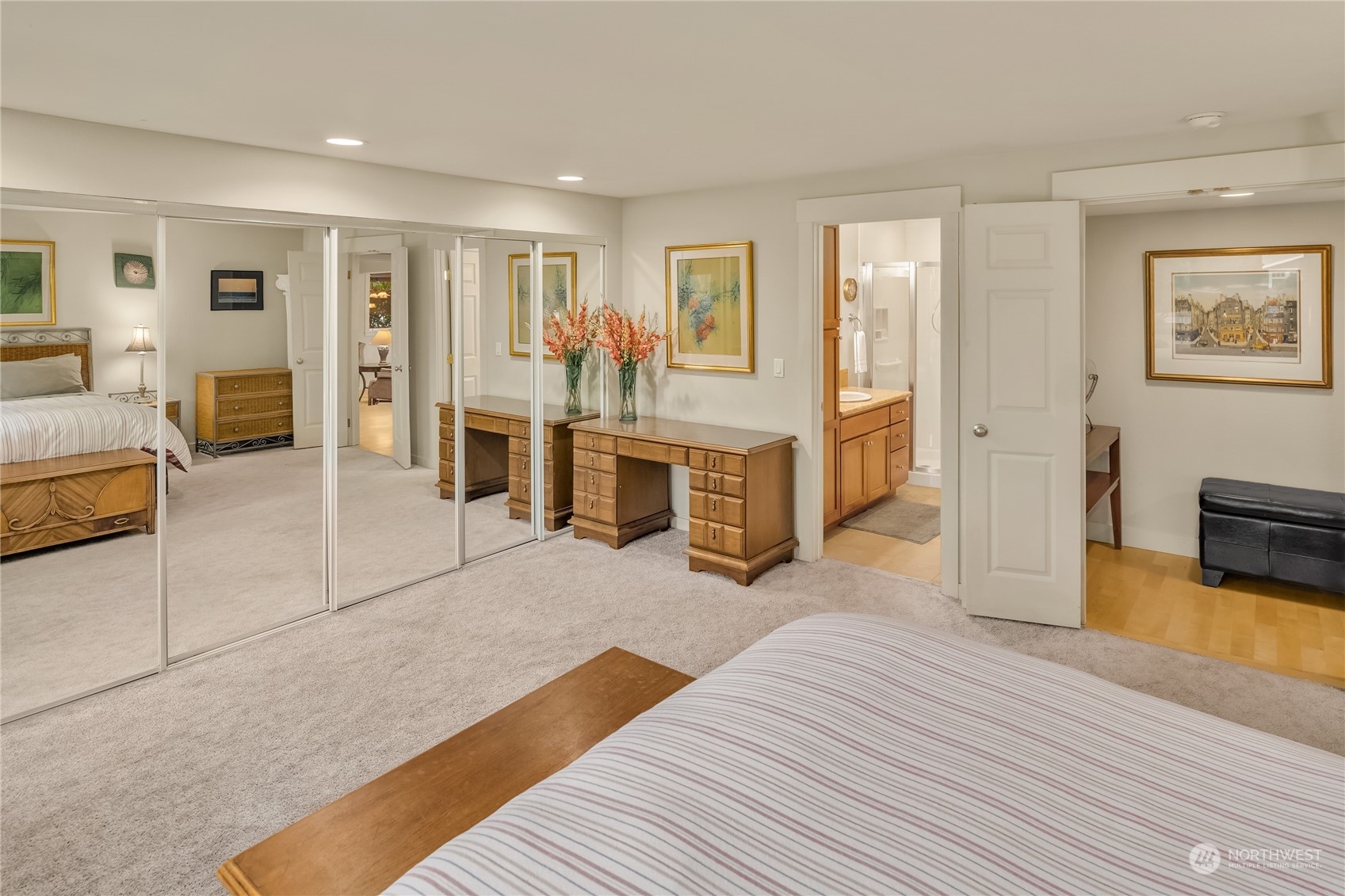 20 Cascade Key Bellevue, WA 98006 - Photo 17 of 38 a living room with furniture and a kitchen view