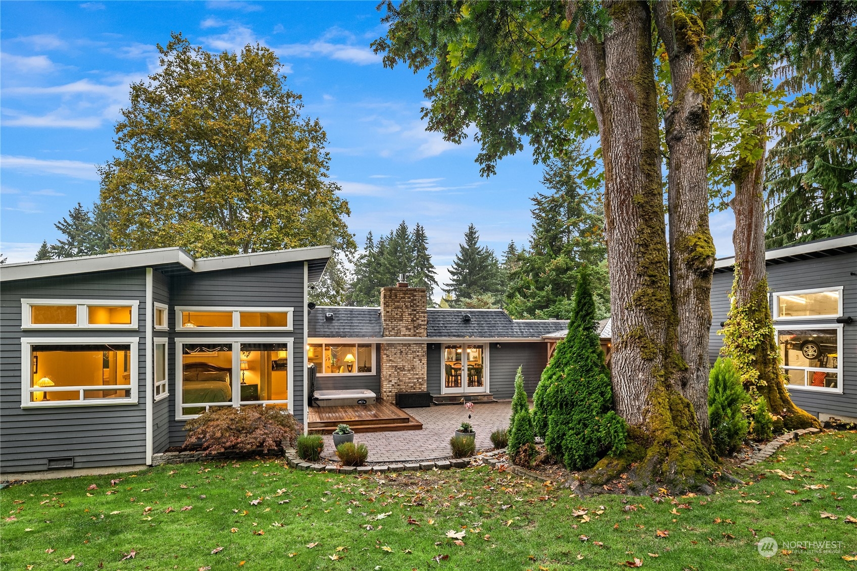 20 Cascade Key Bellevue, WA 98006 - Photo 25 of 38 a front view of a house with a yard