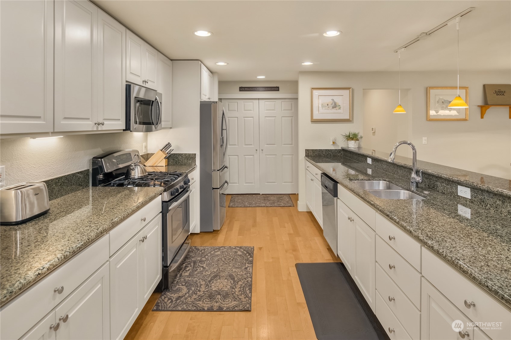 20 Cascade Key Bellevue, WA 98006 - Photo 7 of 38 a large kitchen with granite countertop a large counter top space appliances and cabinets