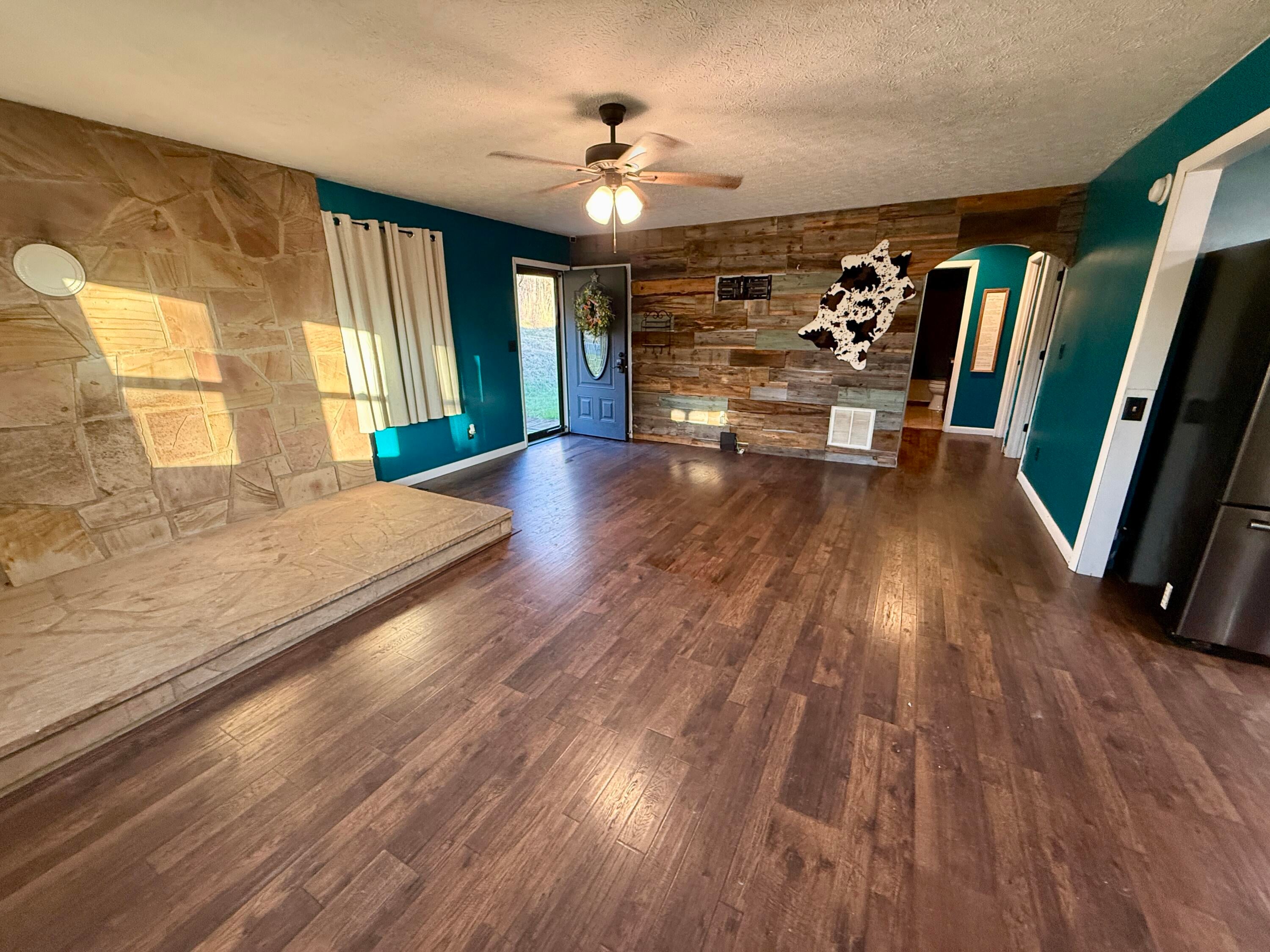 344 Squirrel Ridge Road Caldwell, WV 24925 - Photo 7 of 46 Living Room