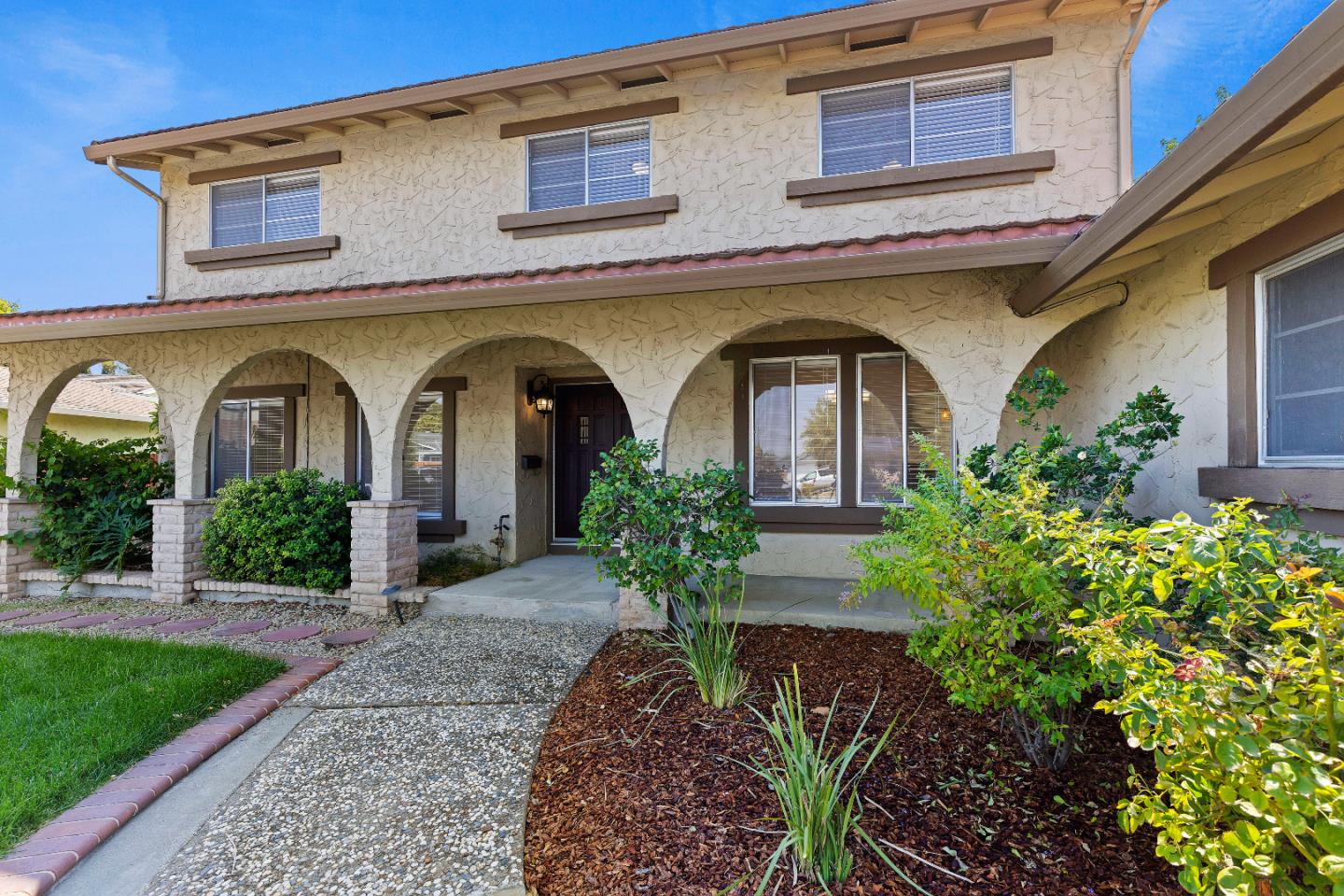 1238 Steven Drive Pittsburg, CA 94565 - Photo 4 of 39 a front view of a house with garden