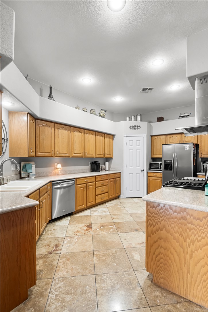 2898 Mountain Trail Road Kingman, AZ 86401 - Photo 62 of 75 a large kitchen with a large counter top and stainless steel appliances