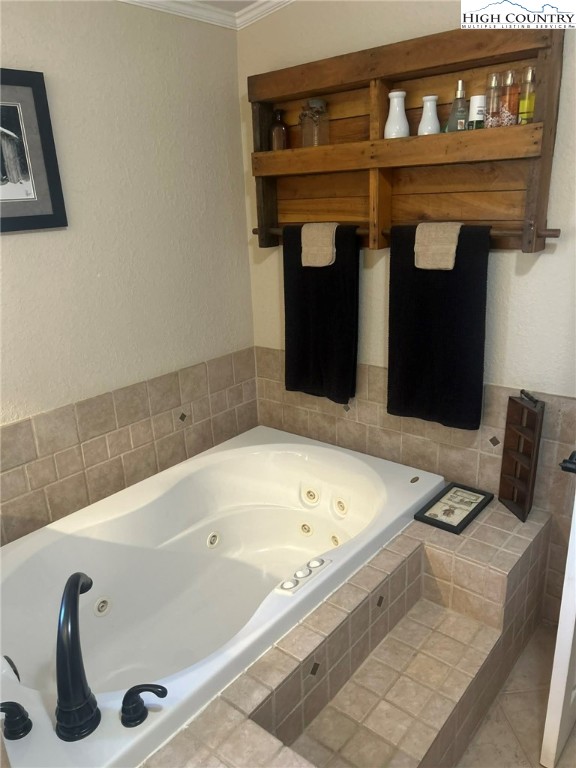 480 Fraser Road Sparta, NC 28675 - Photo 24 of 36 a bathroom with a tub