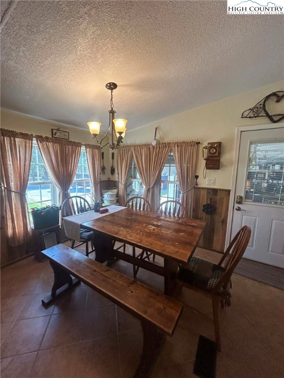 480 Fraser Road Sparta, NC 28675 - Photo 6 of 36 a room with furniture pool table and windows