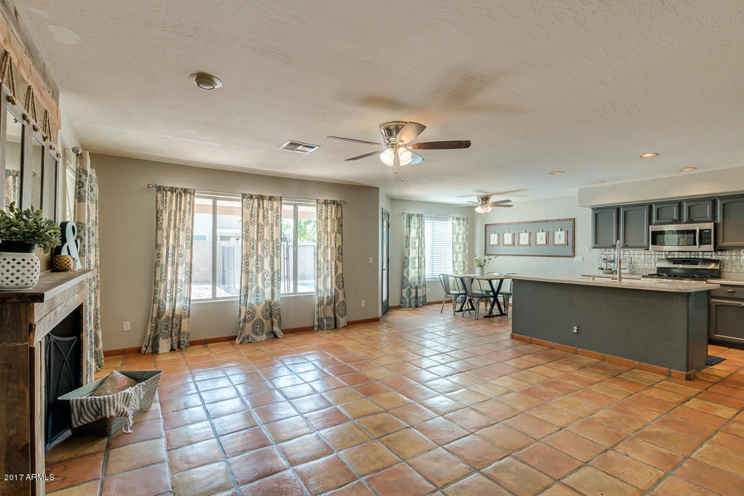 527 West Encinas Street Gilbert, AZ 85233 - Photo 7 of 30 07-Encinas