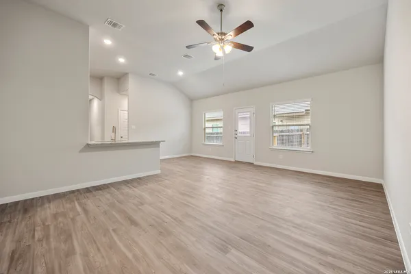 $1,600 | 352 Emma Drive, New Braunfels, TX 78130