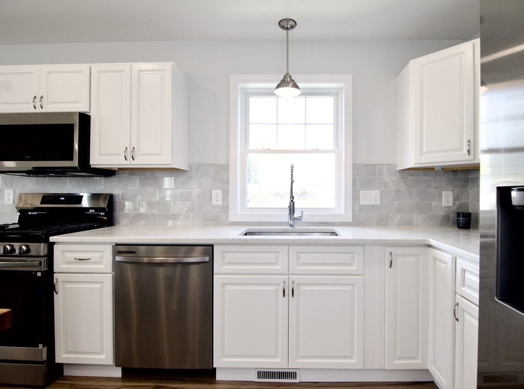 77 Lorimer Street Springfield, MA 01151 - Photo 18 of 42 Gallery Image 18