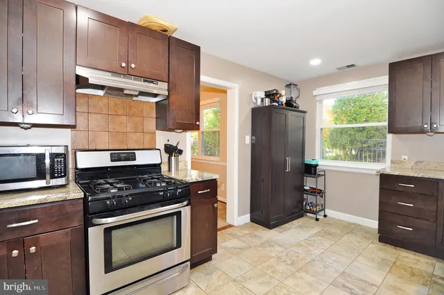 a view of a livingroom with furniture