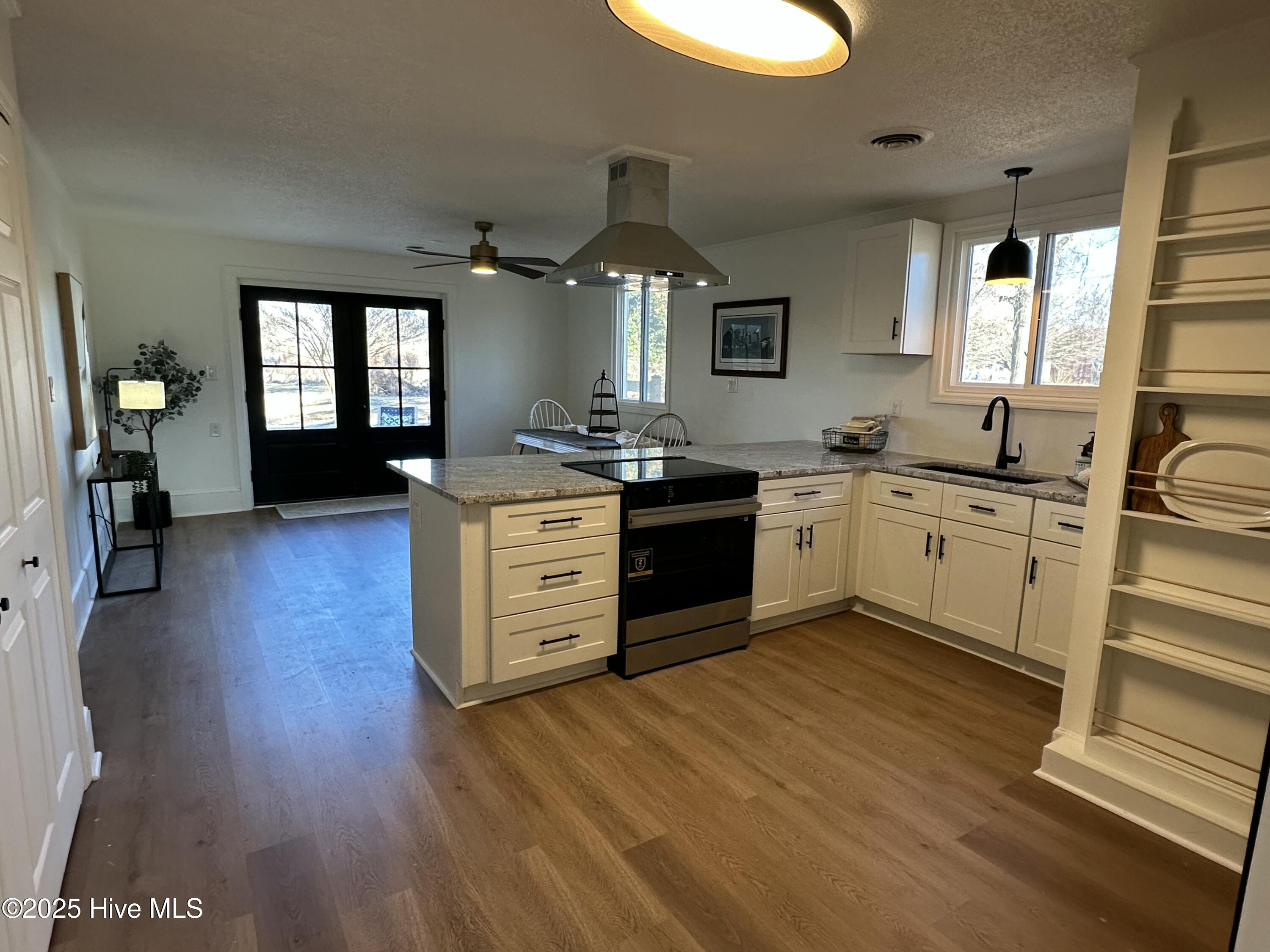 111 Asbury Road Cove City, NC 28523 - Photo 3 of 52 Kitchen into dining