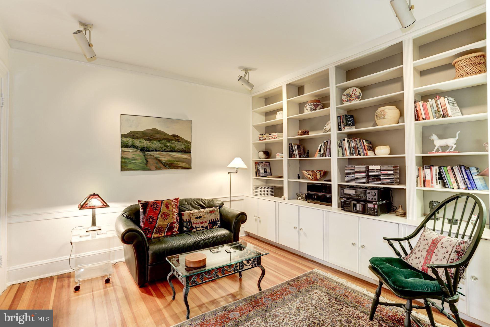 2022 Columbia Road Northwest, Unit 315 Washington, DC 20009 - Photo 8 of 30 LIBRARY/DEN