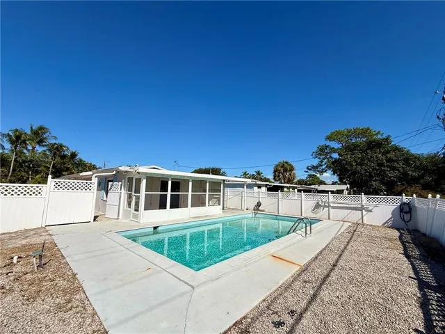 $2,900 | 2990 10th Street North, Naples, FL 34103