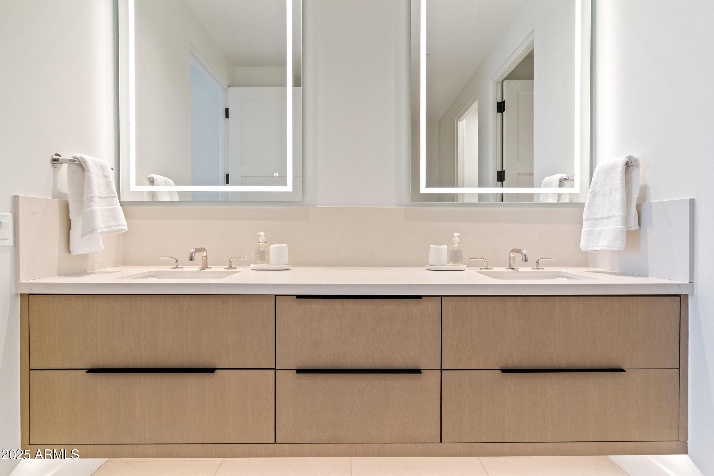 5000 North Camelback Ridge Drive, Unit 302 Scottsdale, AZ 85251 - Photo 21 of 42 a bathroom with a sink and a mirror
