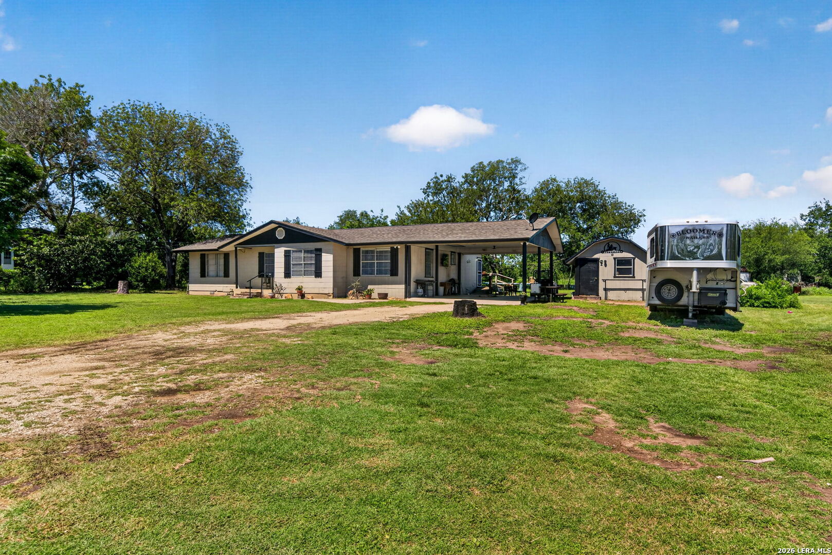 15505 Bradley Road Atascosa, TX 78002 - Photo 3 of 25 Gallery Image 3