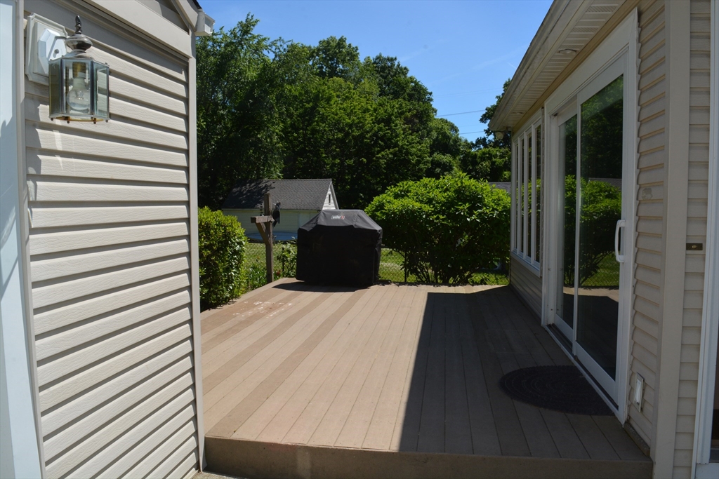 20 Exeter Street West Springfield, MA 01089 - Photo 7 of 42