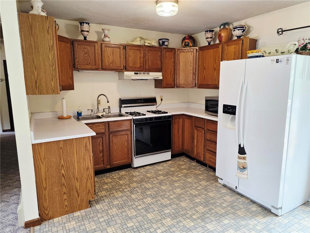 5 Brookview Court Westerly, RI 02891 - Photo 6 of 18 KITCHEN