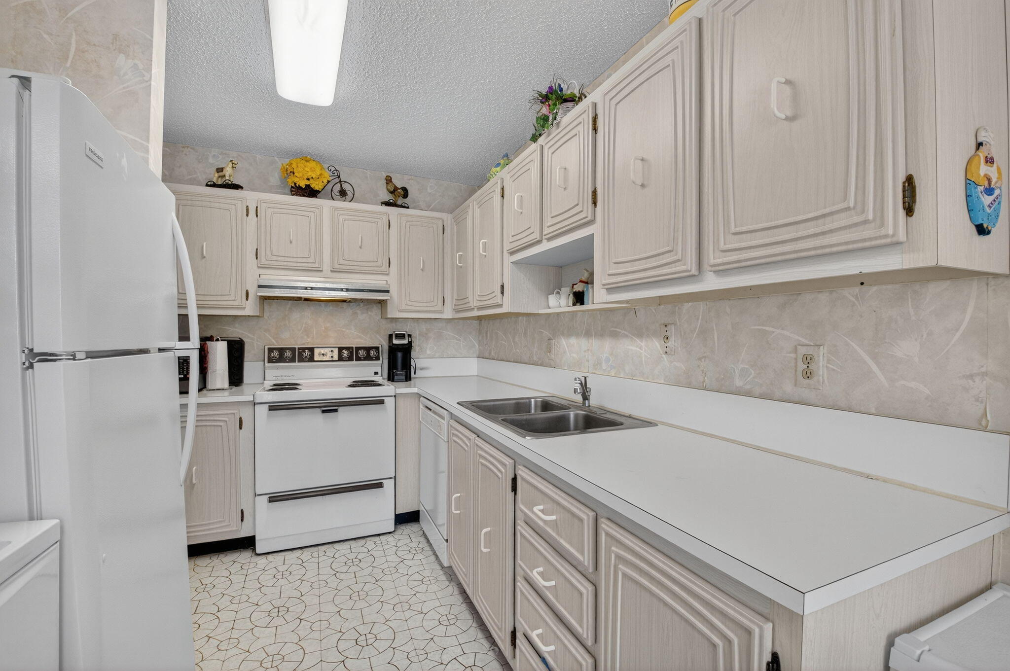 13761 Flora Place, Unit A Delray Beach, FL 33484 - Photo 16 of 55 16-web-or-mls-016_DSC_1920