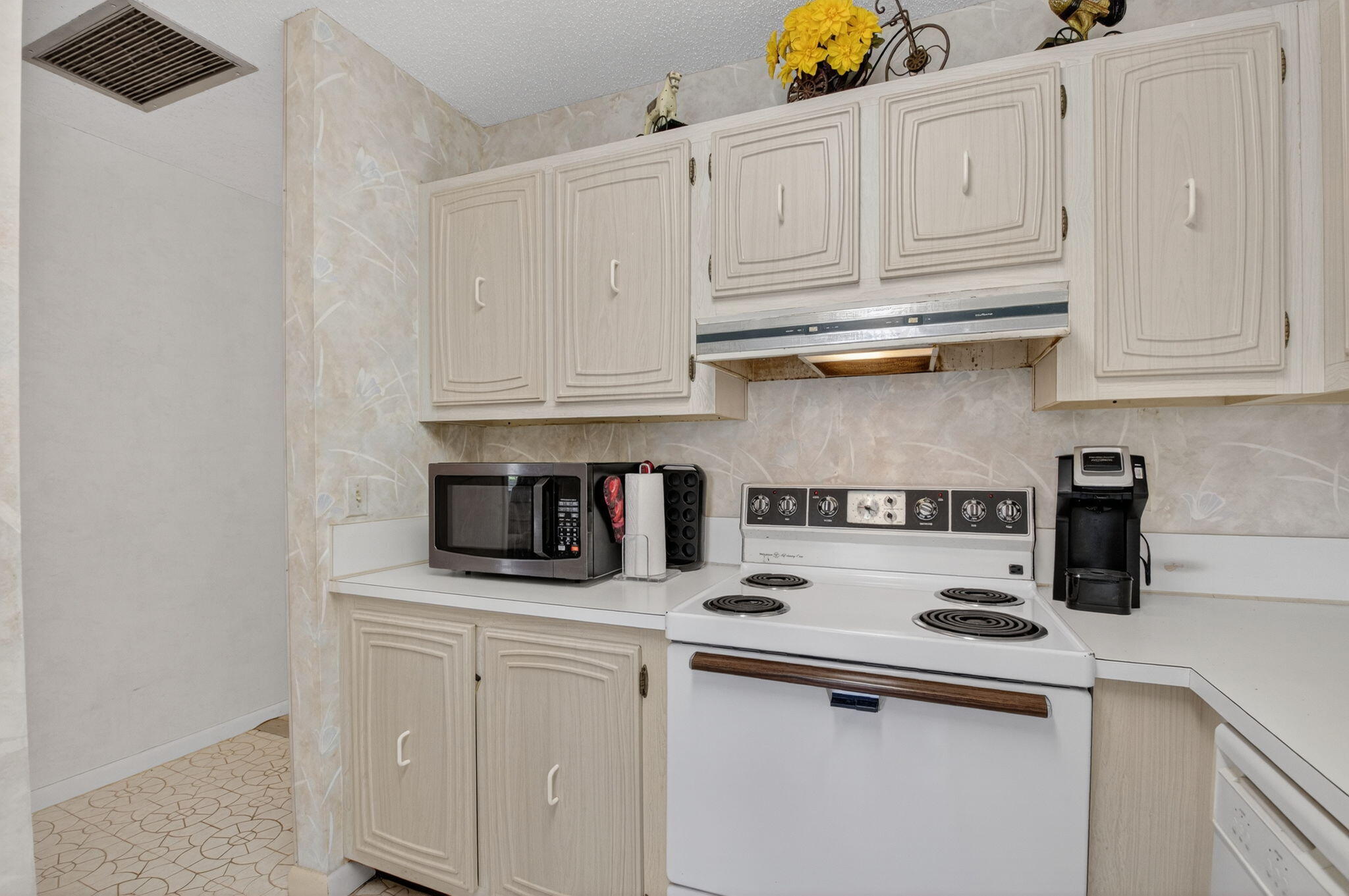 13761 Flora Place, Unit A Delray Beach, FL 33484 - Photo 17 of 55 17-web-or-mls-017_DSC_1925
