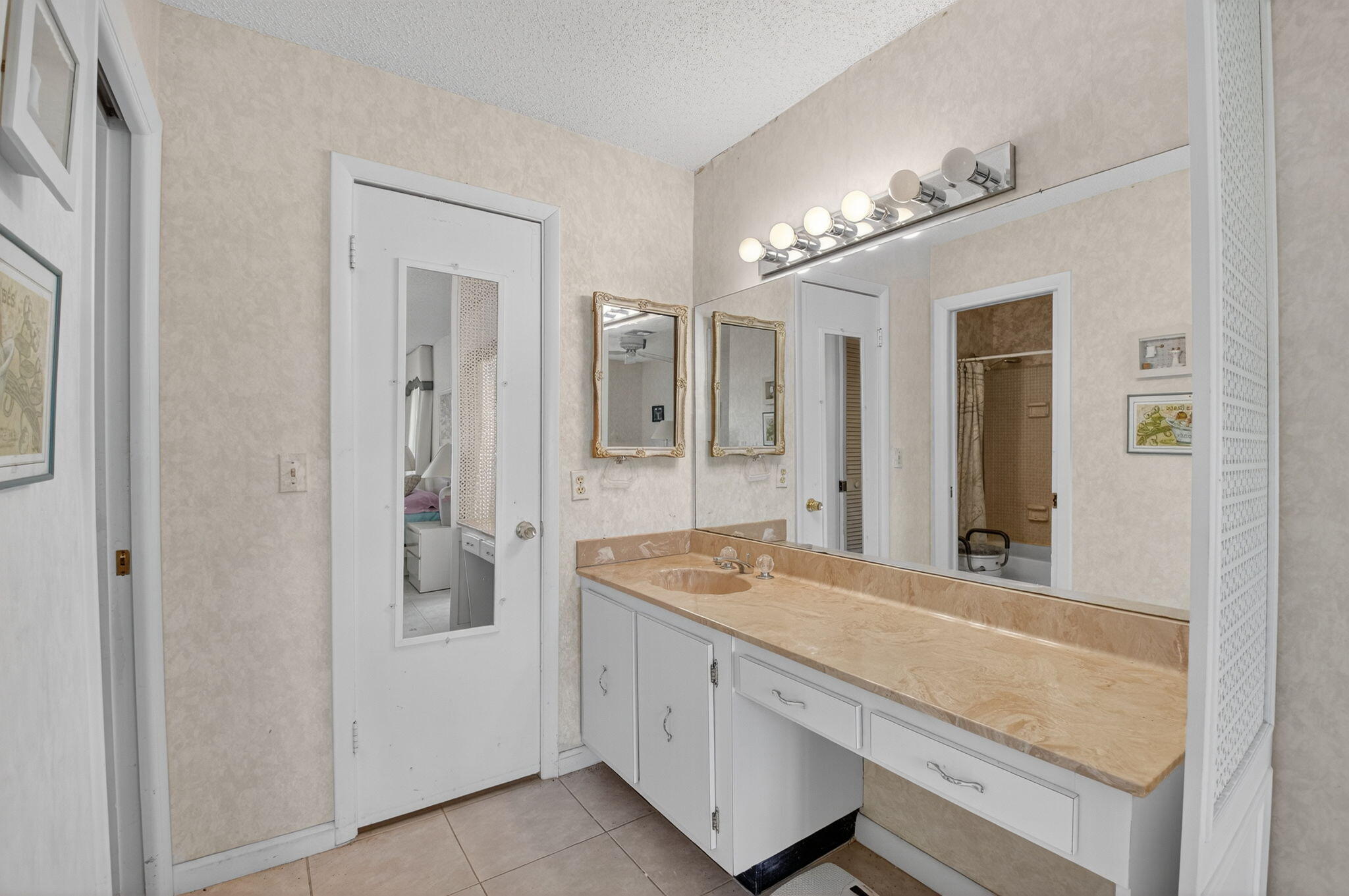 13761 Flora Place, Unit A Delray Beach, FL 33484 - Photo 28 of 55 28-web-or-mls-028_DSC_1977