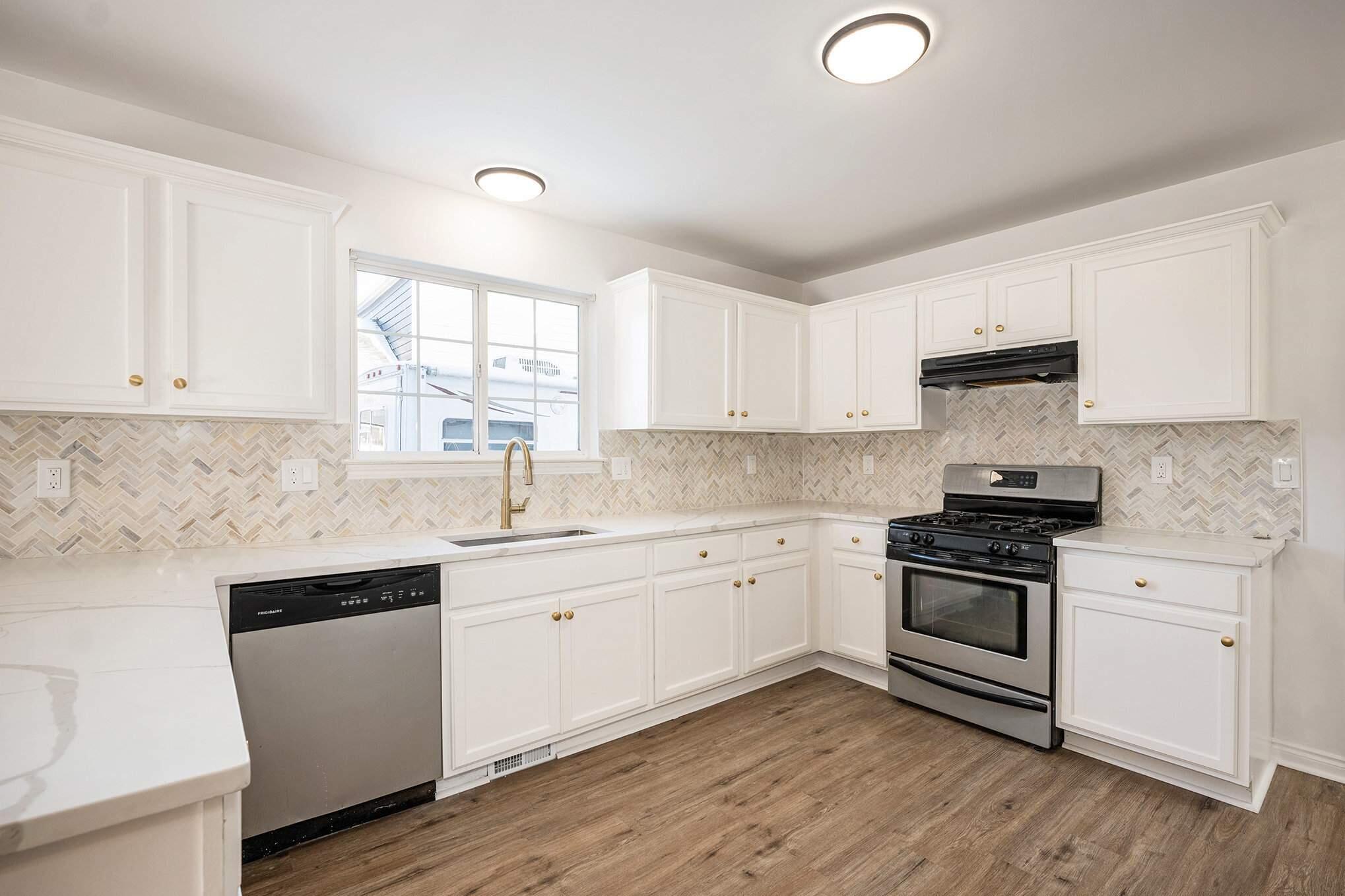 104 Logan Street Mount Clemens, MI 48043 - Photo 3 of 16 2-Dec 05, 2025 10-14-53-Laxj