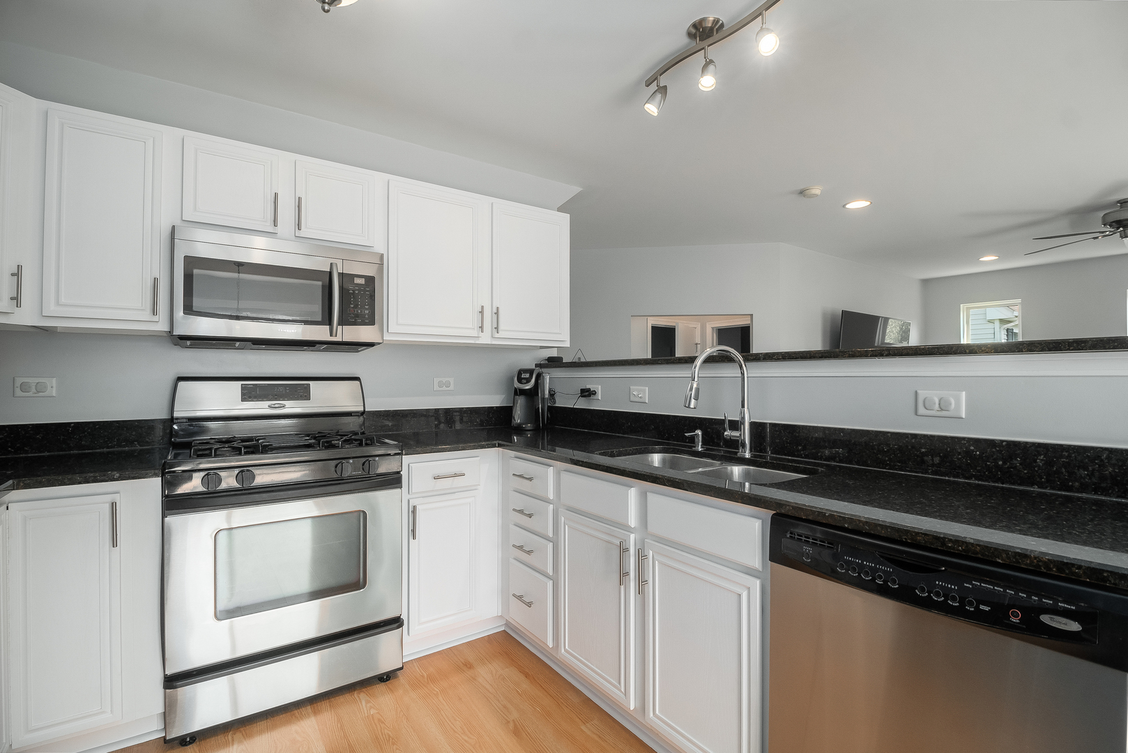 456 Kelly Court Romeoville, IL 60446 - Photo 5 of 25