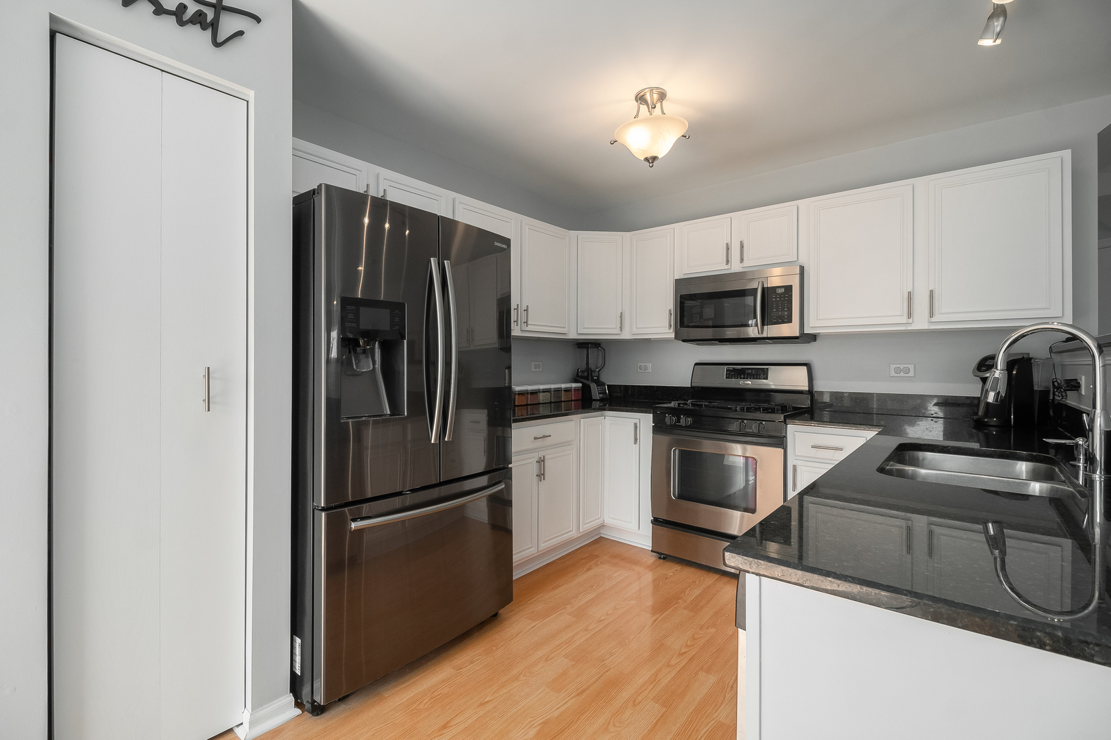 456 Kelly Court Romeoville, IL 60446 - Photo 6 of 25