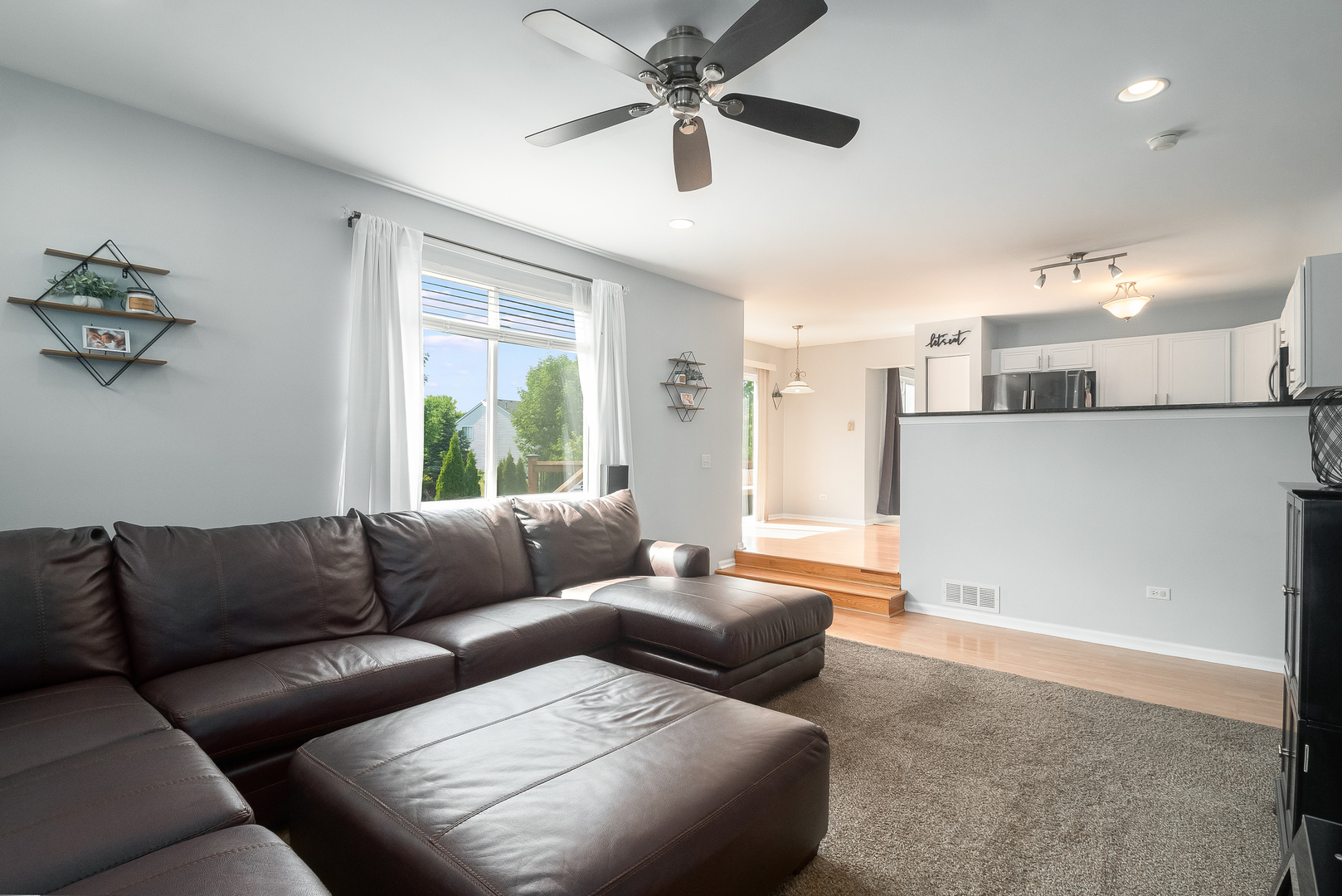 456 Kelly Court Romeoville, IL 60446 - Photo 9 of 25