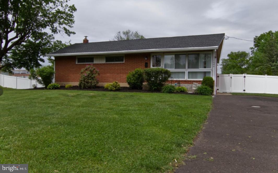 1609 West County Line Road Warminster, PA 18974 - Photo 1 of 11 Gallery Image 1