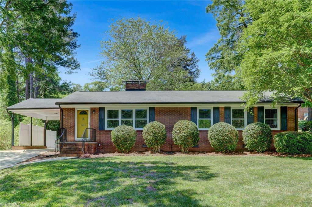 Absolutely Charming! Rare Single level brick ranch find!