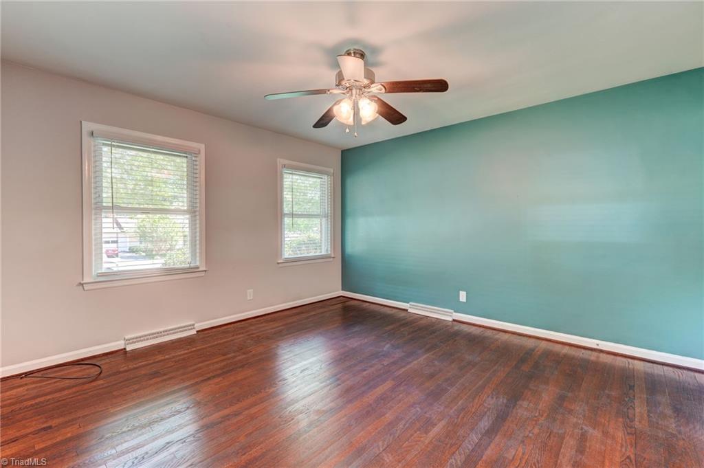 1656 Arrow Wood Road Asheboro, NC 27205 - Photo 17 of 32 Great accent wall in this bedroom.