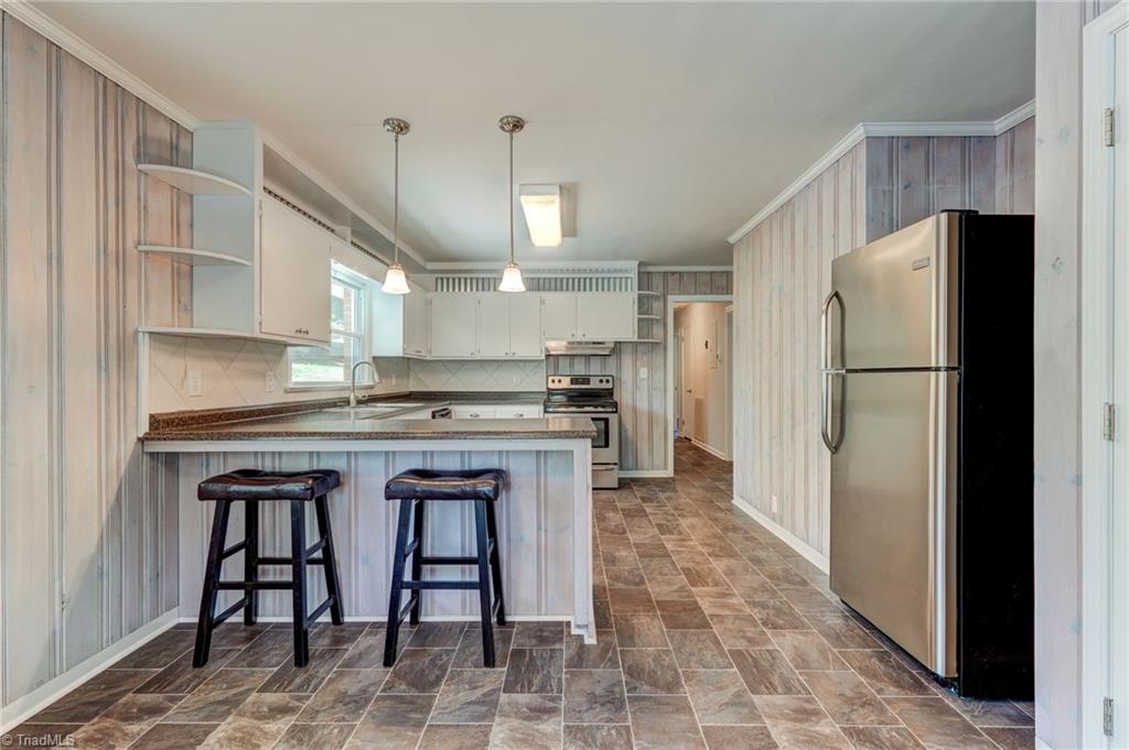 1656 Arrow Wood Road Asheboro, NC 27205 - Photo 6 of 32 Love the built-in shelving and serving bar space in the kitchen!