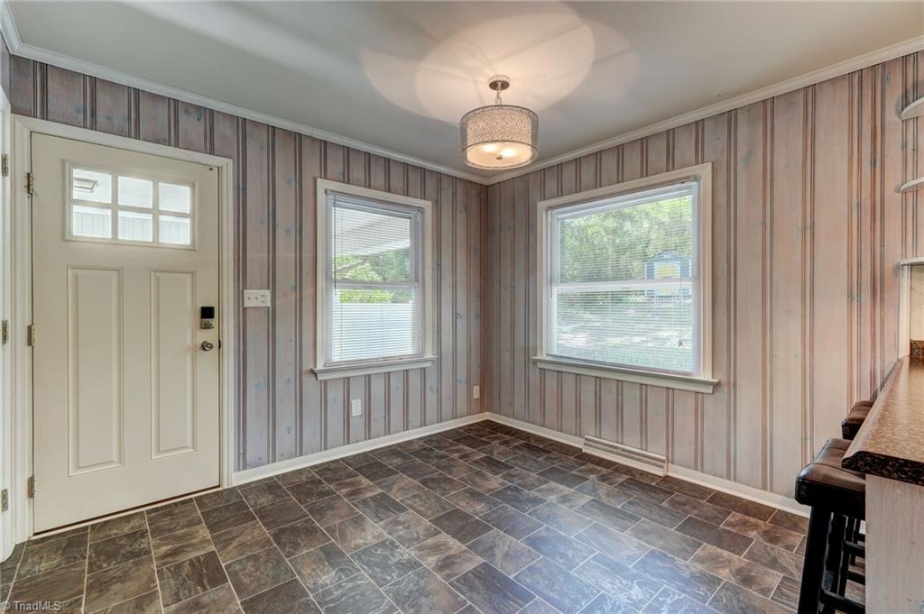 1656 Arrow Wood Road Asheboro, NC 27205 - Photo 10 of 32 Love this light in the dining area!