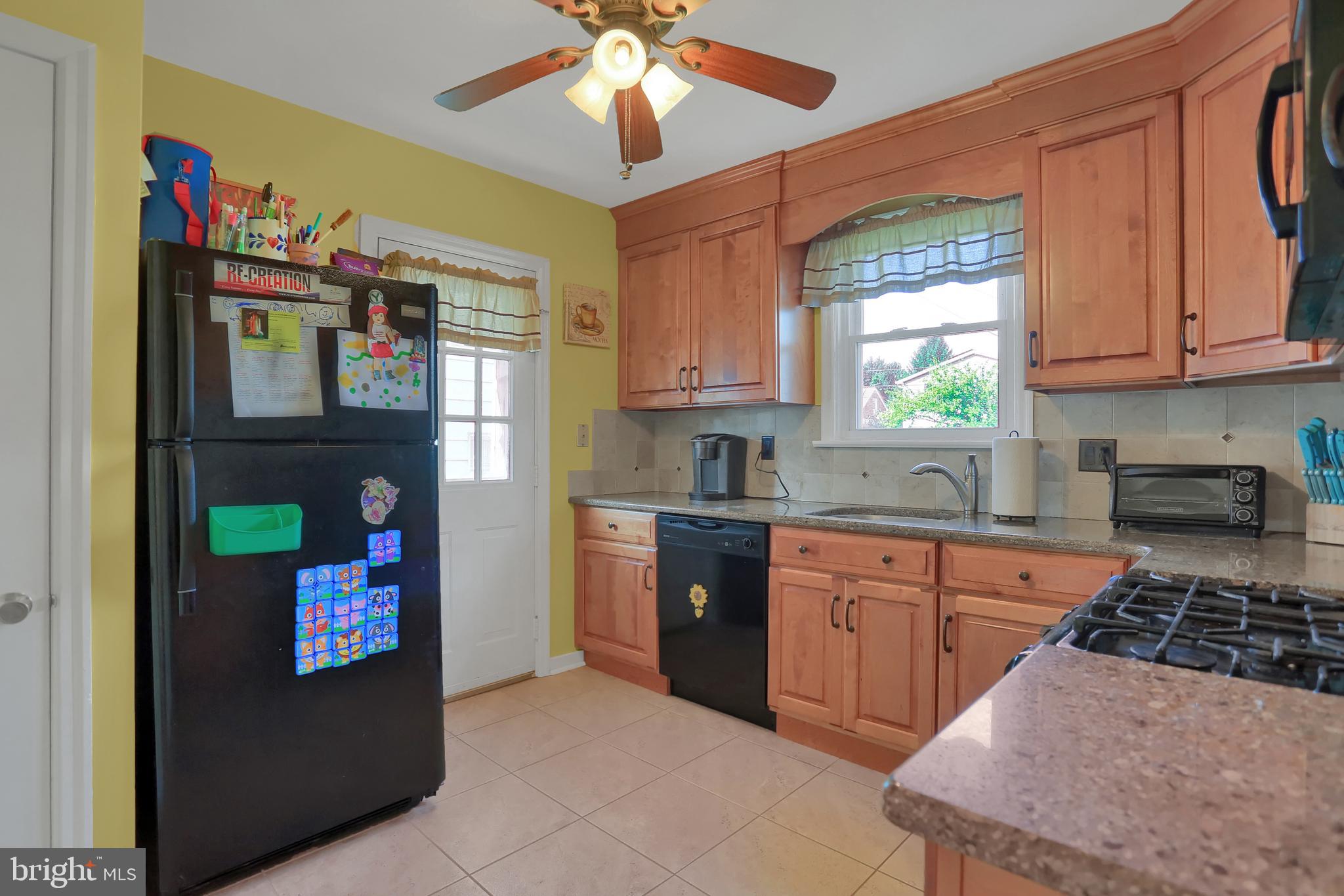 312 Edgewood Road York, PA 17402 - Photo 12 of 34 Gallery Image 12