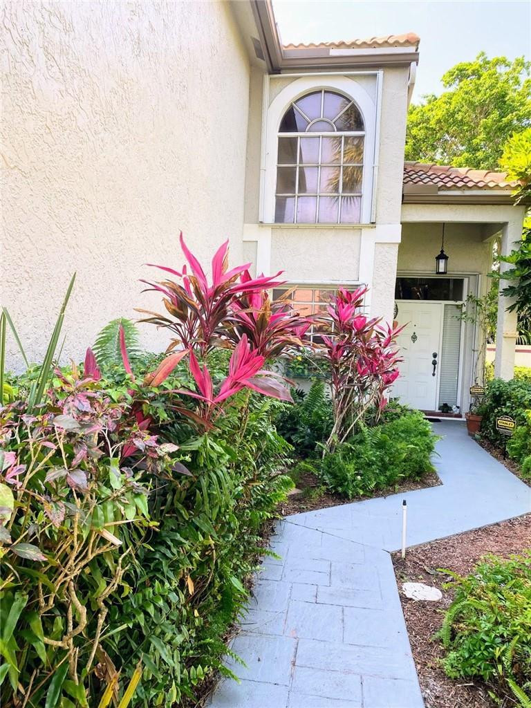 23267 La Vida Way Boca Raton, FL 33433 - Photo 4 of 48 Walk Way