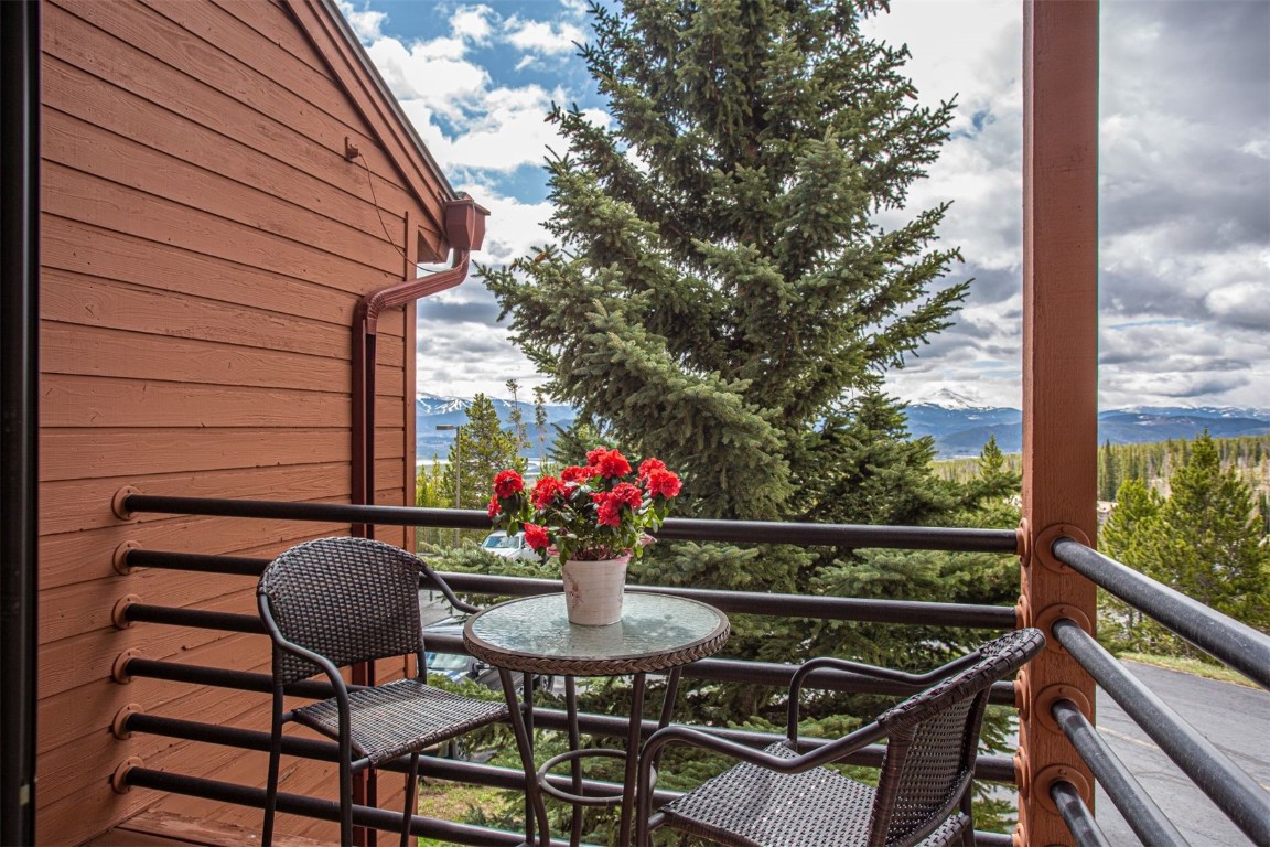 91400 Ryan Gulch Road, Unit 419 Silverthorne, CO 80498 - Photo 13 of 34 a view of a chairs and table in the balcony