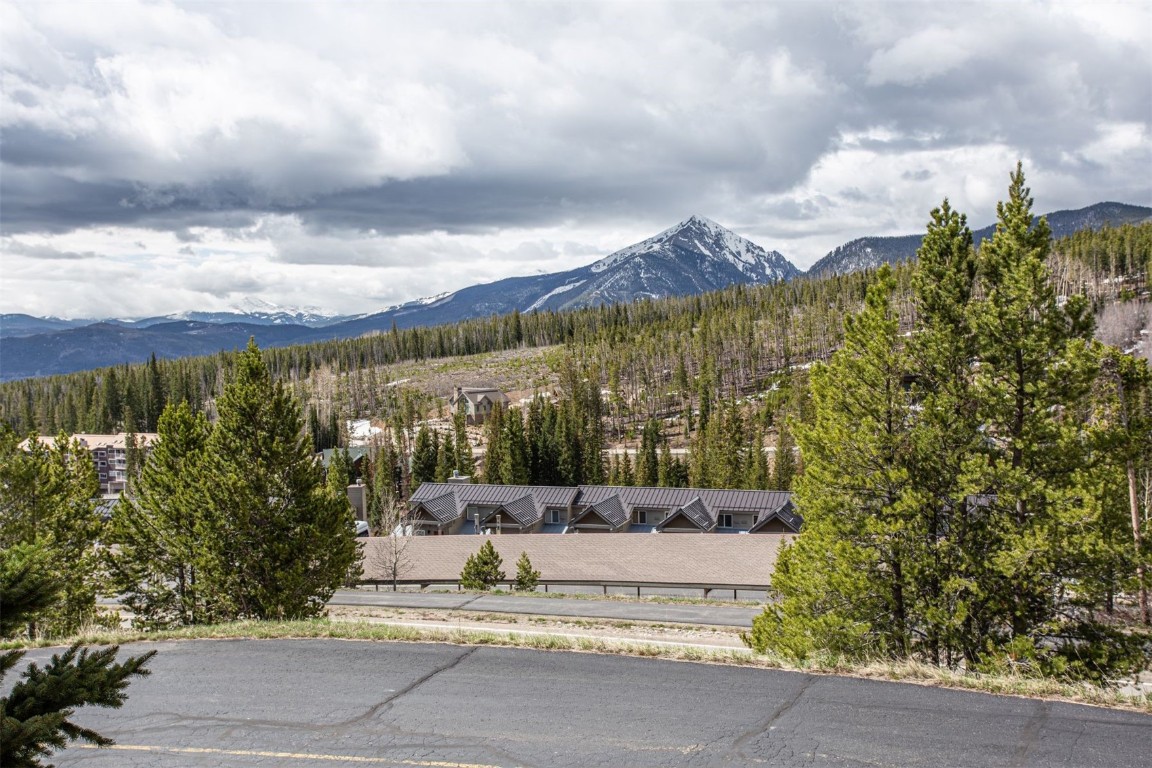 91400 Ryan Gulch Road, Unit 419 Silverthorne, CO 80498 - Photo 29 of 34 a view of a fountain