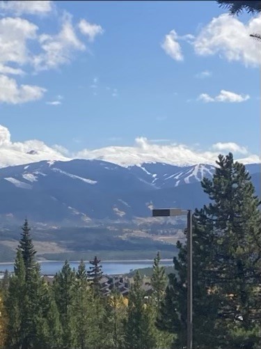 91400 Ryan Gulch Road, Unit 419 Silverthorne, CO 80498 - Photo 34 of 34 a view of a yard with an ocean