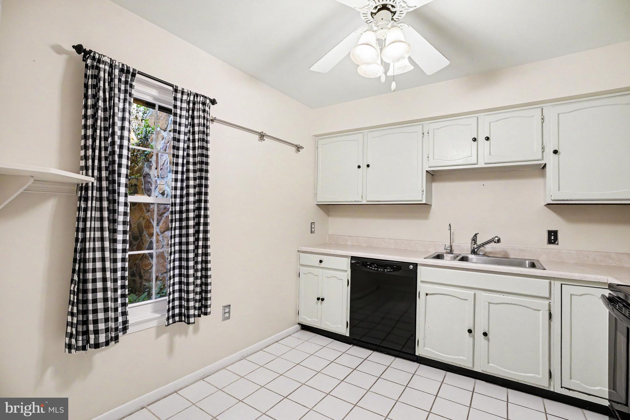 205 Valley Stream Lane, Unit 205 Chesterbrook, PA 19087 - Photo 5 of 31